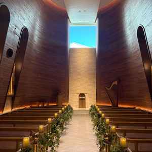 チャペルの雰囲気が他にないようなで素敵でした。また、わんちゃんokなのも魅力的でした！