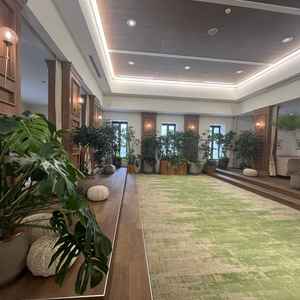 こちらに両家控室があり、ゲストが挨拶しやすいようにドアではなくカーテン式にしているそうです。