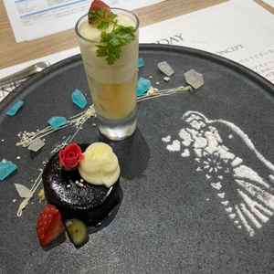 デザート試食。挙式会場にもあった星空をイメージした琥珀糖？が素敵だった。