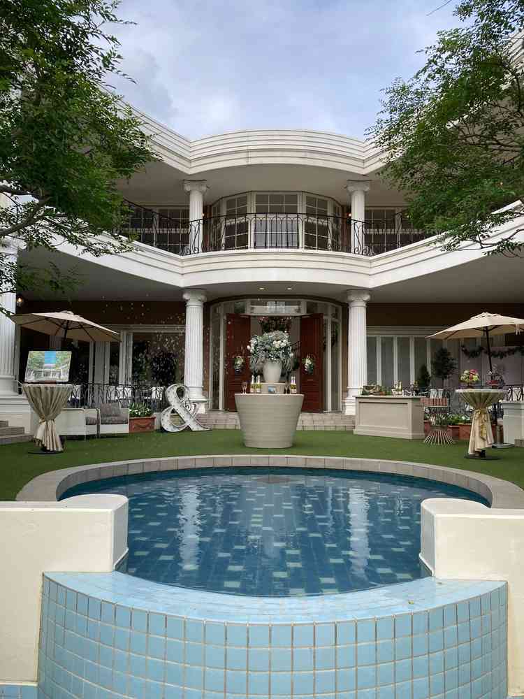 貸別荘のような佇まいのビバリーヒルズは貸切感が高い印象を受けました。