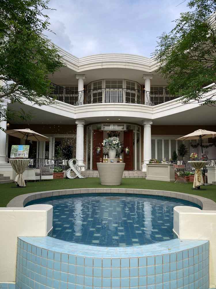 貸別荘のような佇まいのビバリーヒルズは貸切感が高い印象を受けました。