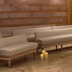 チャペルの椅子の配置も自由度が高い。見学当日は新郎新婦を囲む形で設置されておりオリジナリティを感じた