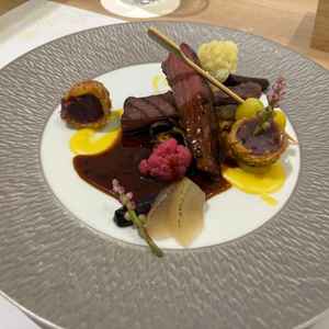 牛肉と季節の野菜です。実際のお料理にはお野菜はついていないとおっしゃっていたと思います。