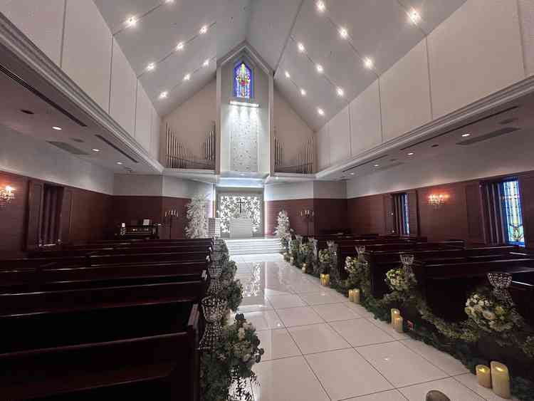 チャペル内装。グリーンホワイト。