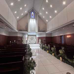 チャペル内装。グリーンホワイト。