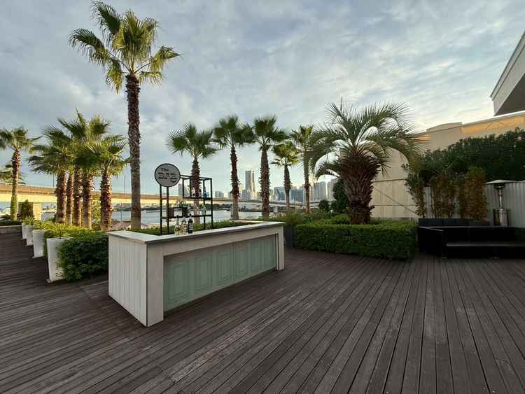 披露宴会場のテラス。ここでドリンクを出すのもいいらしい。