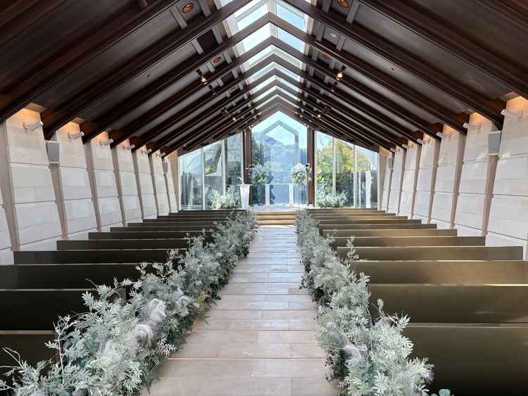 緑のチャペル。こちらも光が良く入り、明るく素敵でした。