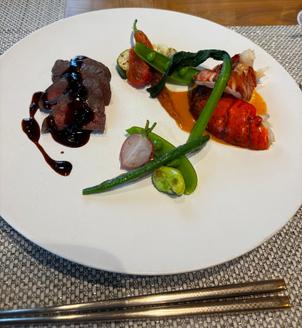 フルコースの試食がありました。エビと牛肉、どちらも美味しかったです。