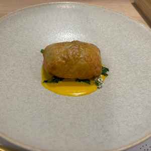 メイン料理の魚のパイ包み。とても美味しかった。