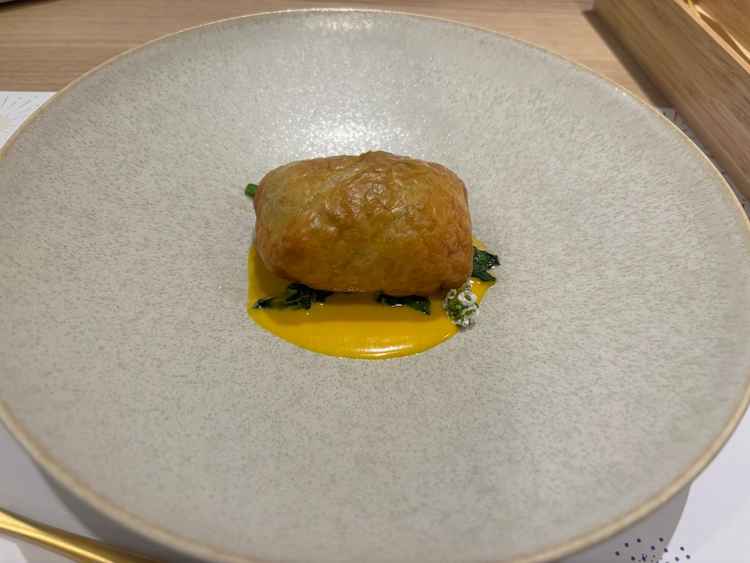 メイン料理の魚のパイ包み。とても美味しかった。