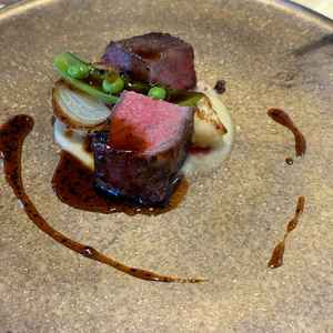 ロースのお肉。ジューシーでもありこってりしすぎずとても食べやすい。