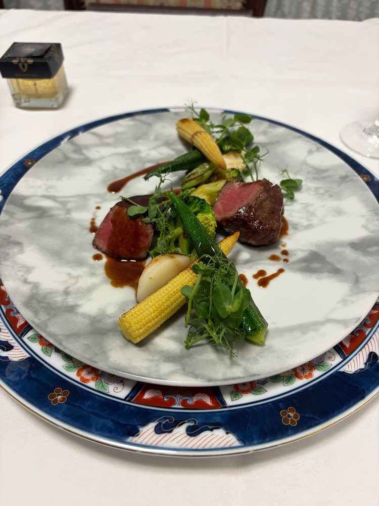 牛フィレ肉の赤ワインソース。お肉がとても柔らかく、旨みが詰まっていた。