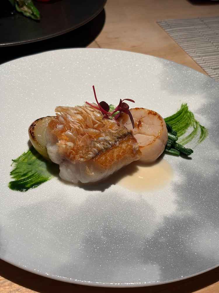 試食させていただいた鯛のお料理が鱗も一緒に食べるスタイルで新鮮でした。