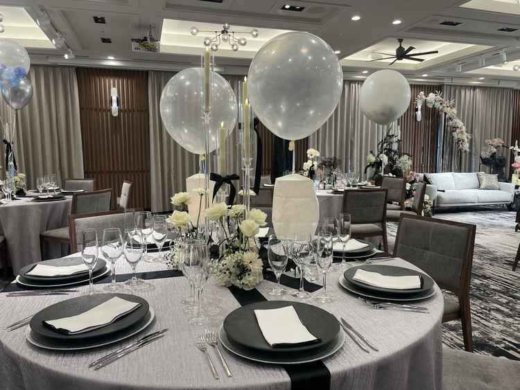 ザシックの会場。オープンキッチンや小さな部屋もあり、大人な雰囲気の会場です。