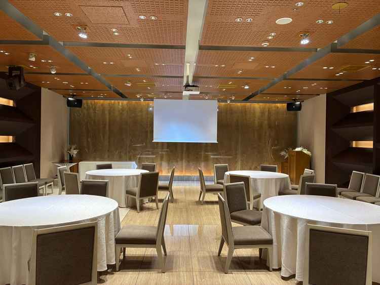 少人数向けの披露宴会場1つ目