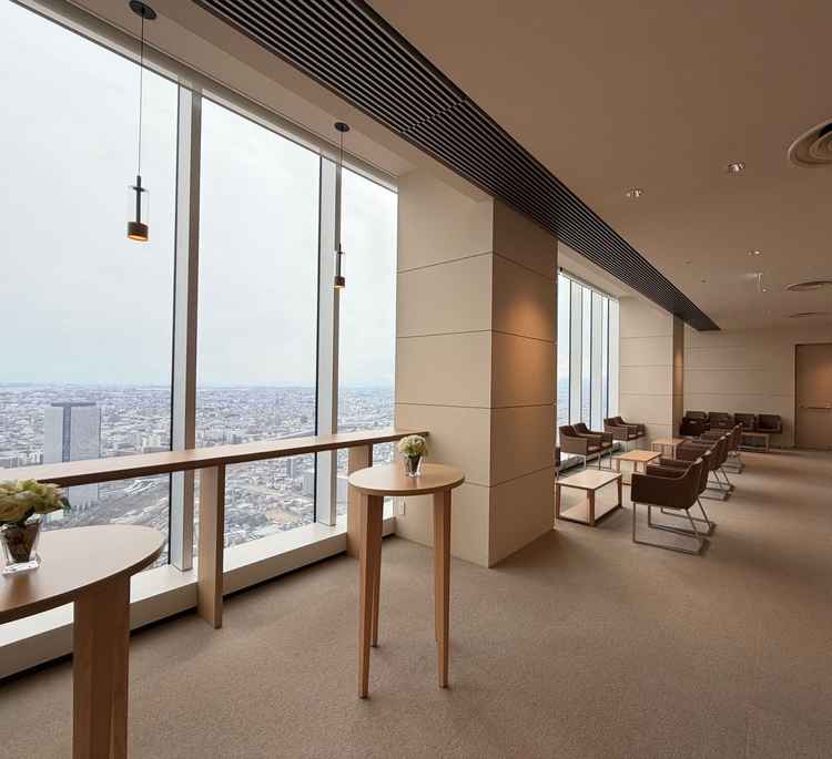 挙式までゲストが待つ待合室です。広くてシンプルでいいなと思いました。