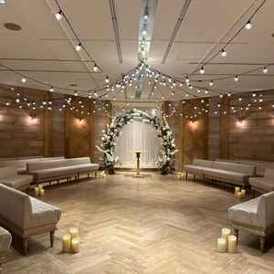 チャペルはこじんまりとしつつ圧迫感がなくとてもおしゃれで素敵でした。