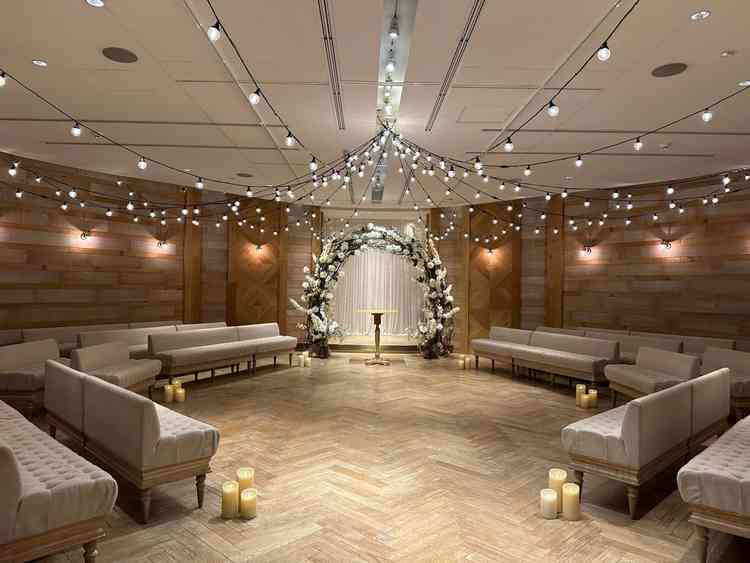 チャペルはこじんまりとしつつ圧迫感がなくとてもおしゃれで素敵でした。