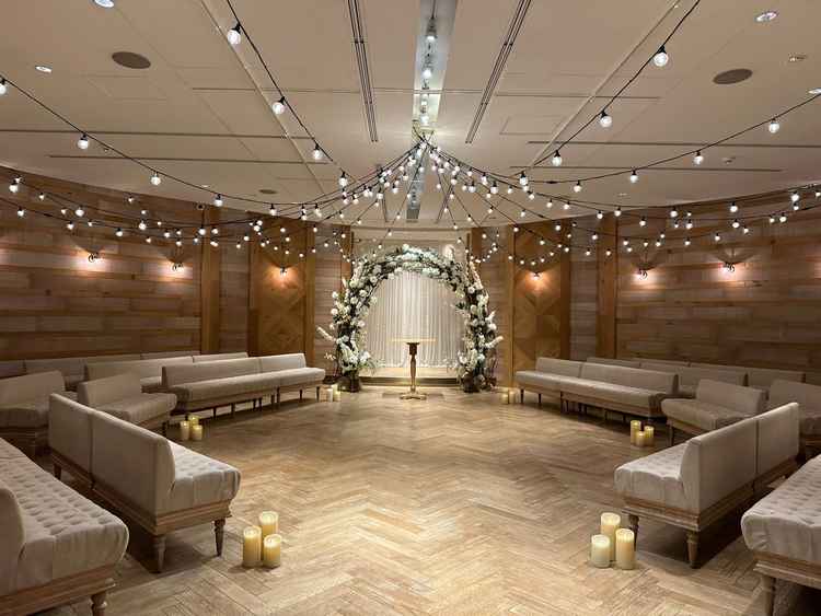 チャペルはこじんまりとしつつ圧迫感がなくとてもおしゃれで素敵でした。