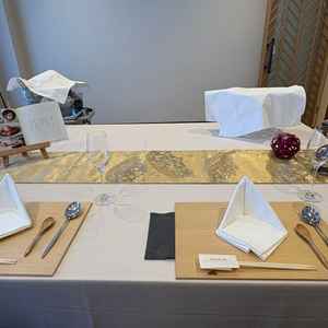 試食会場が個室で着物の帯でできたクロスが素敵でした。当日もこんなコーディネートにしてみたいです。