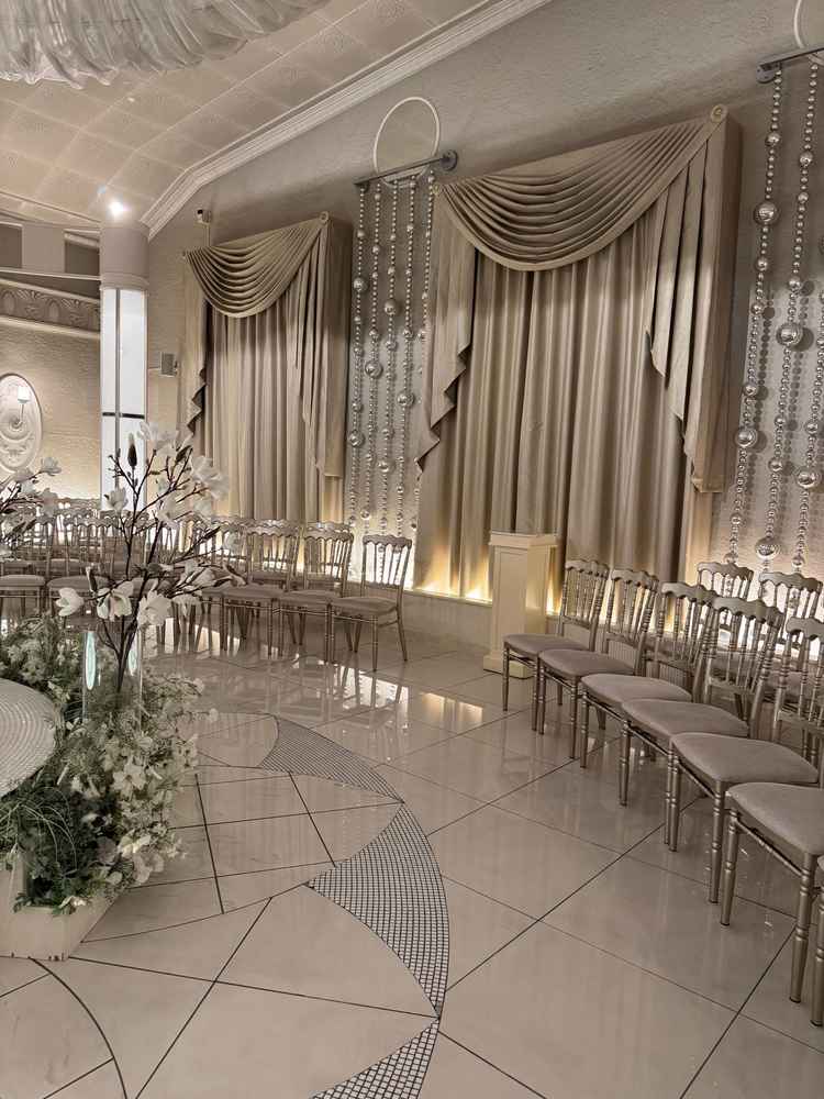 家族、親戚、知人を円形に回って話せる円形の座席