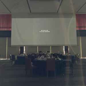 大スクリーンのある披露宴会場