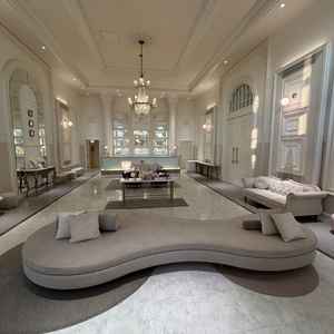 白い方のロビー