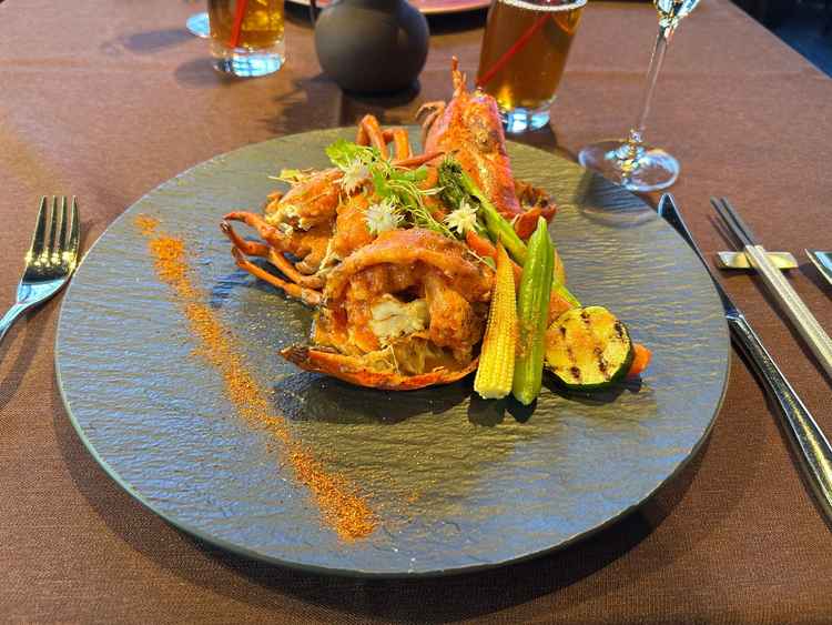 試食で出てきた海鮮の料理。カナダ産のオマール海老。しっかりした身で、食べ応えがあった。