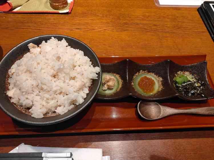 試食（鯛めし）の写真です。