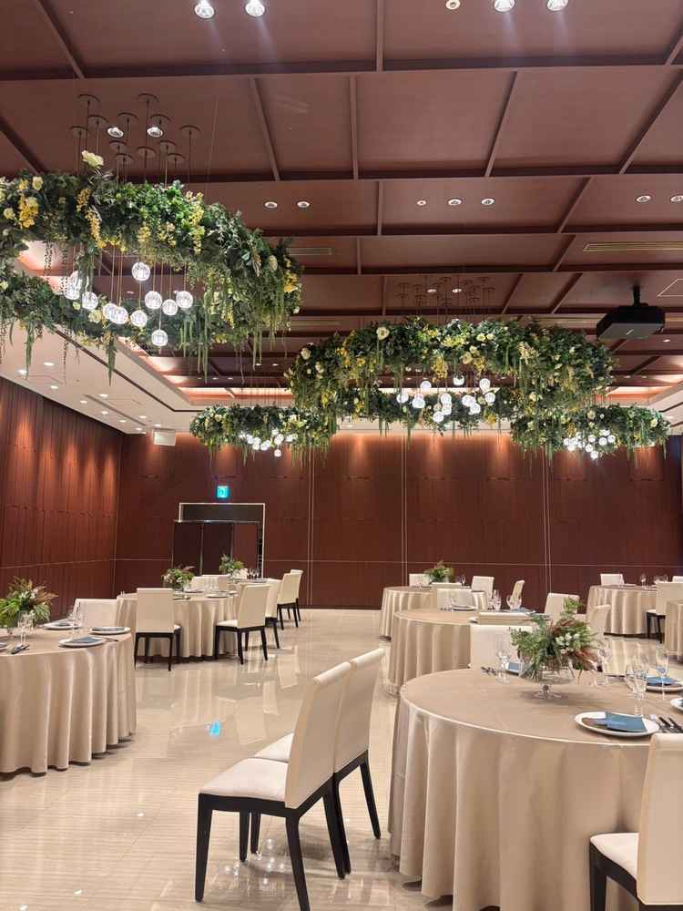 17Ｆ披露宴会場。高砂が隠されており、演出後に壁が開き、高砂が登場するのが素敵でした。