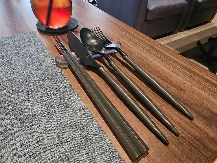 金属じゃないカトラリーで式中にカチャカチャ音が鳴らない配慮があってよかった。