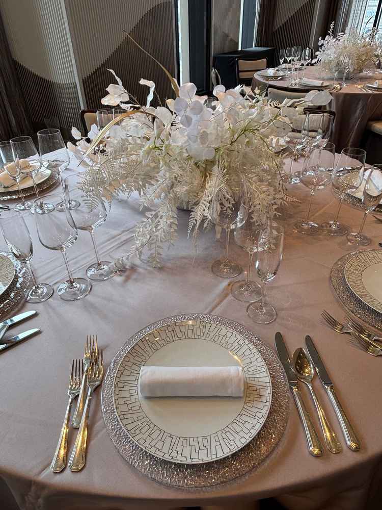 花は専属のデザイナーさんが付いてくれるようで、おしゃれに仕上げてくださるそうです。