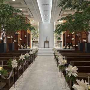 表参道のけやき並木をイメージしたチャペルはどの角度から撮影しても緑が入ったりとこだわりを感じました。