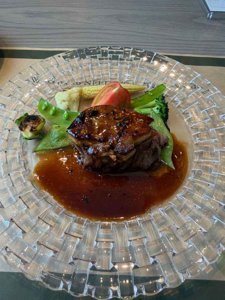 見学当日の実際に提供されていたメインのお肉を試食させて頂きました