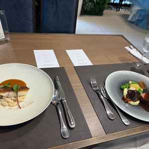 肉と魚それぞれ出していただきシェアしました。どちらも絶品で、特にソースが美味しかったです。