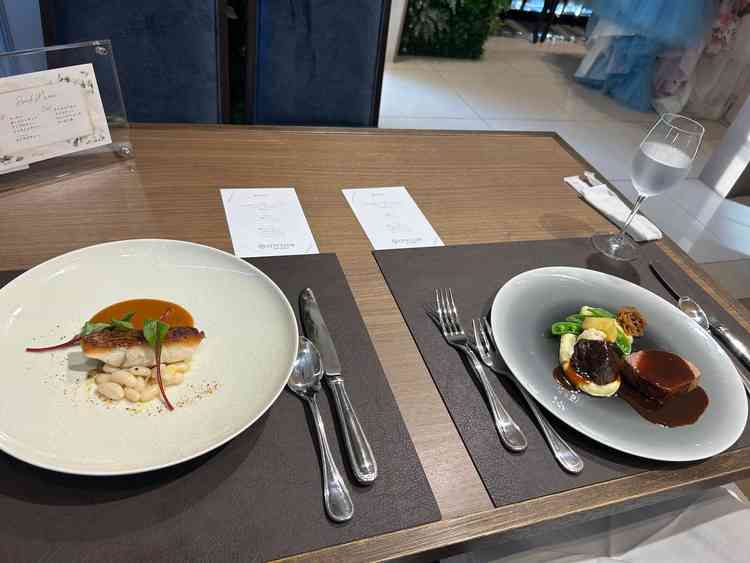 肉と魚それぞれ出していただきシェアしました。どちらも絶品で、特にソースが美味しかったです。