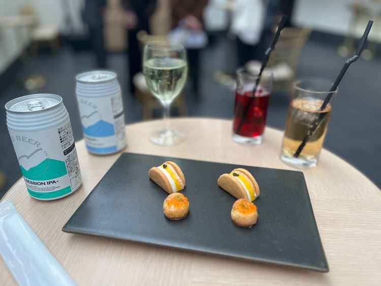 待合のドリンクの種類が豊富、フィンガーフードがお洒落で美味しい