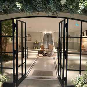 エントランス。エレベーターを降りてすぐ。