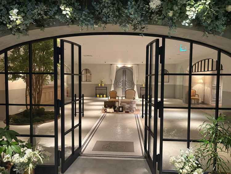 エントランス。エレベーターを降りてすぐ。