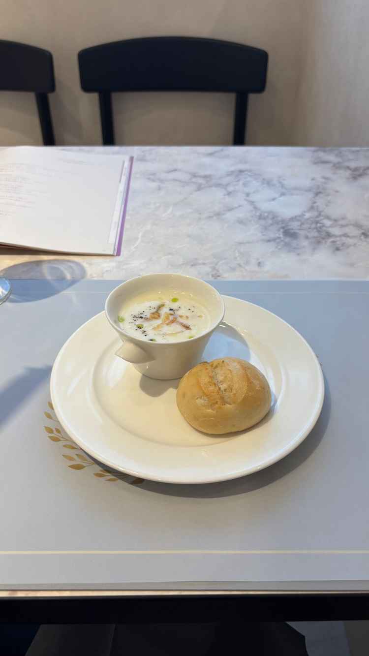試食①玉ねぎポタージュ、米粉パン