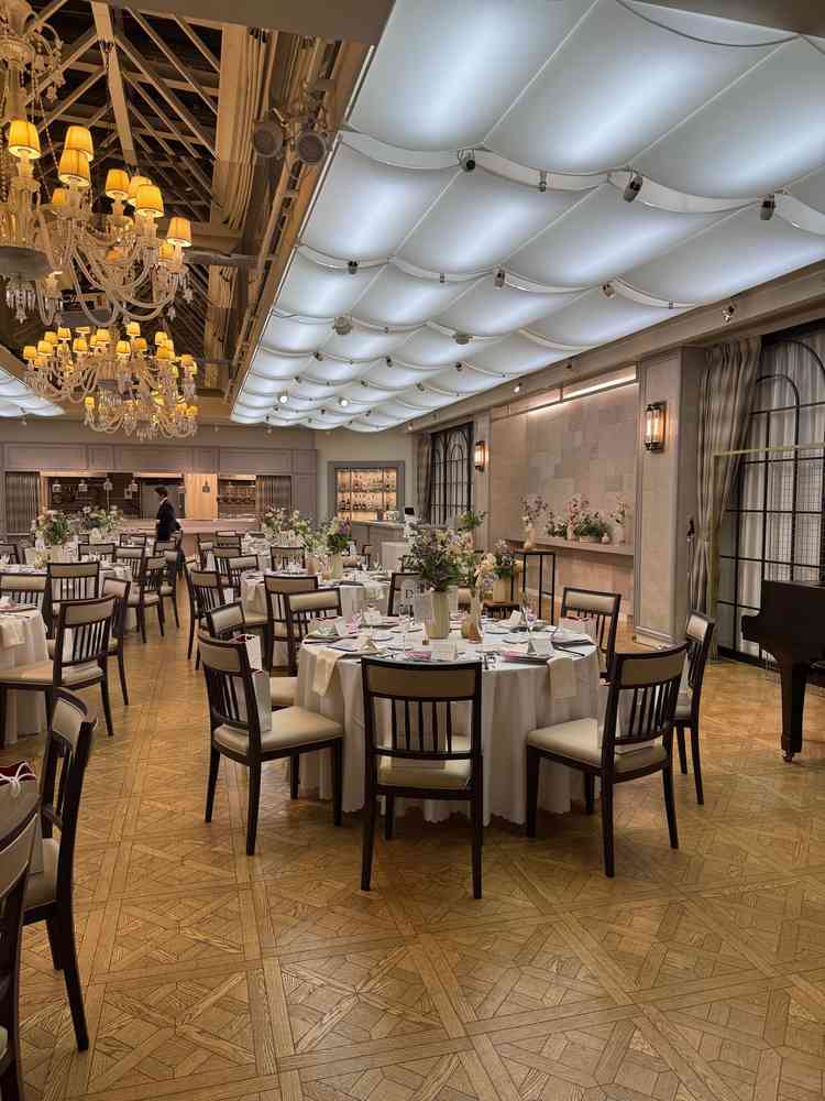 天窓になっていて空間が広く感じる披露宴会場が良かったです