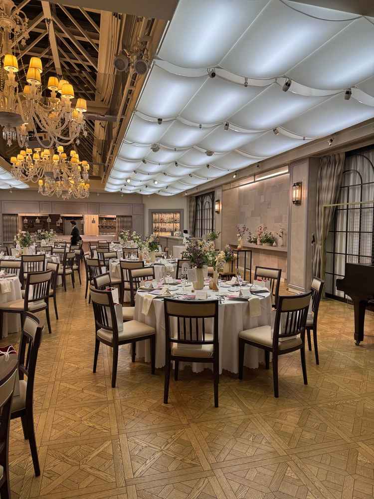 天窓になっていて空間が広く感じる披露宴会場が良かったです