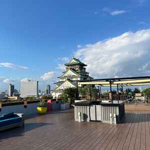 大阪城が見えるロケーションばっちりな屋上。式も出来るそうです。