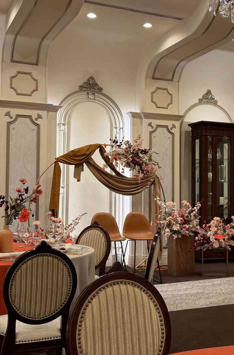 ゲスト側からも新郎新婦の顔が見やすい席配置