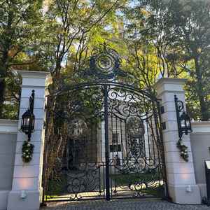 大きな門が入り口