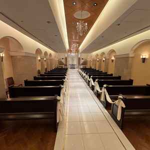 イタリアの修道院をイメージしたというチャペル。オーソドックスな雰囲気で、シンプルな美しさがあります。