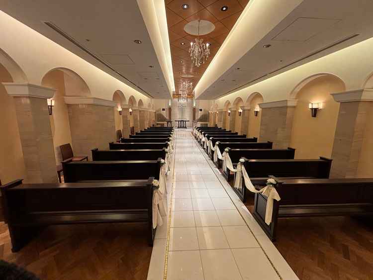 イタリアの修道院をイメージしたというチャペル。オーソドックスな雰囲気で、シンプルな美しさがあります。