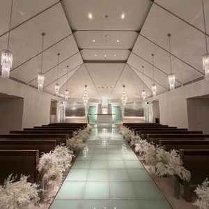 チャペル。バージンロードを歩かせてもらいました