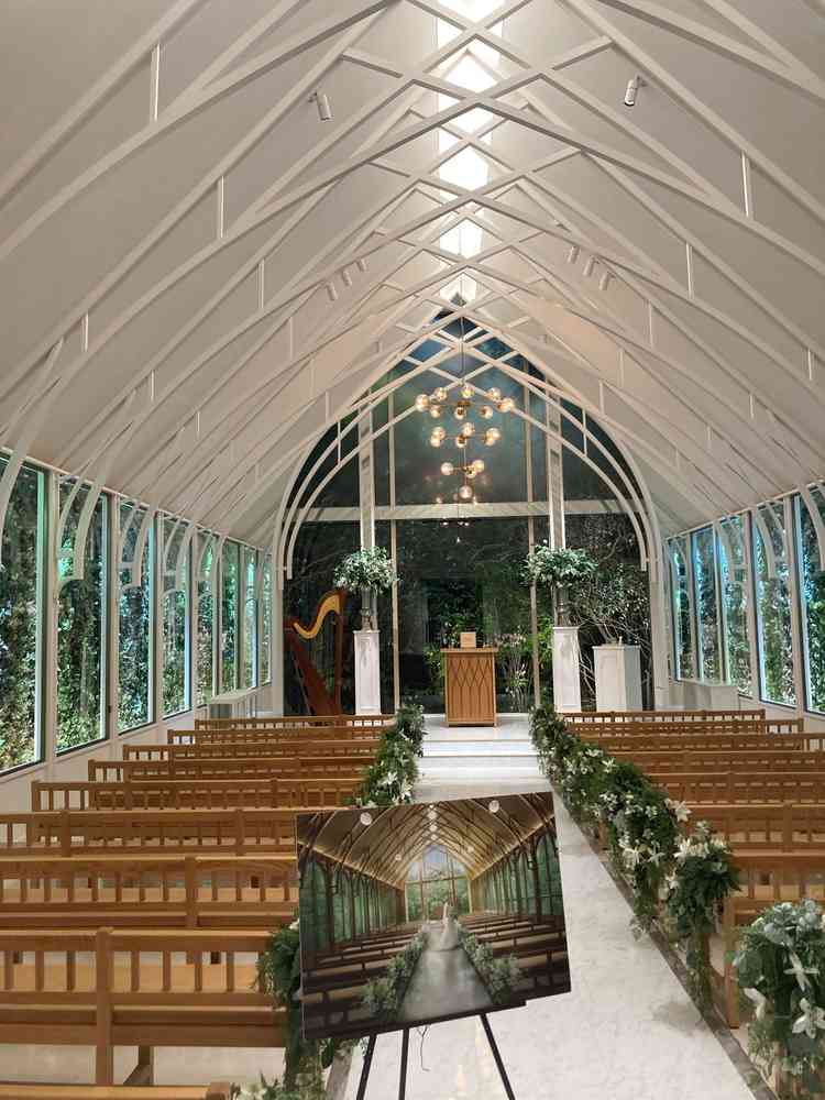 自然を基調としたチャペル。雨の日が気になったが、雨の日の写真を見せてもらい雰囲気が良かった