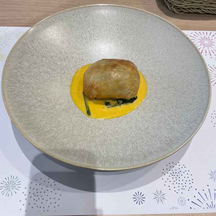 魚のパイ包み。白身がふわふわでおいしかったです。